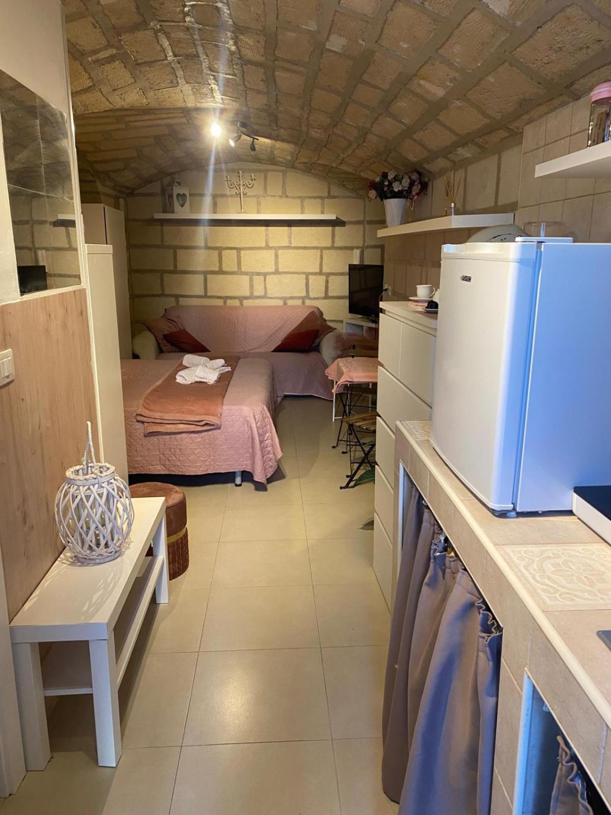 Milo'S Ll Bed & Breakfast Бари Екстериор снимка